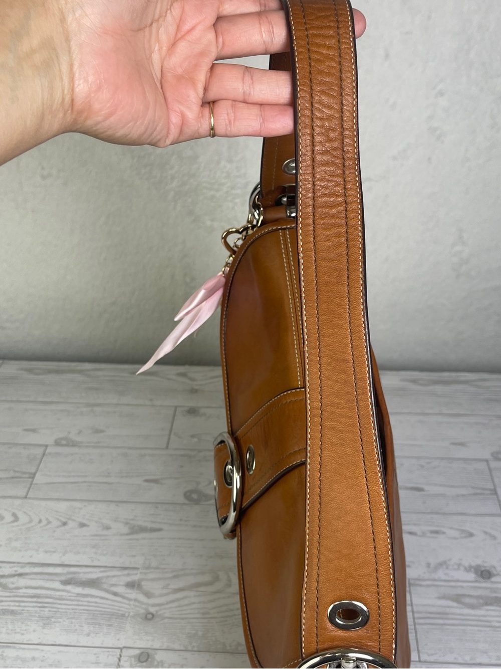 VINTAGE Coach Soho Flap Shoulder Bag British Tan Leather F10192 - Picture 5 of 13